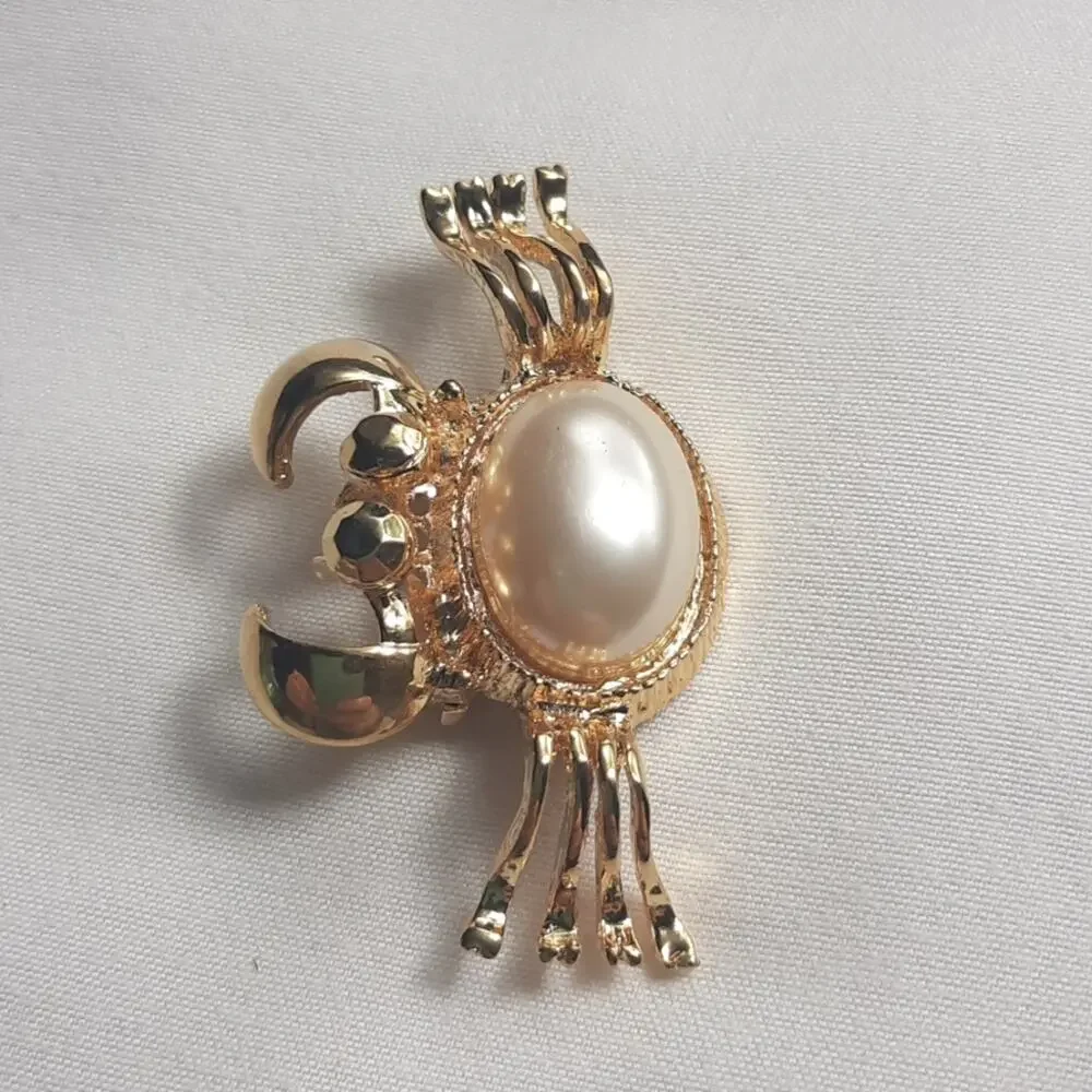 Gold & Pearlescent Crab Cancer Sign Brooch